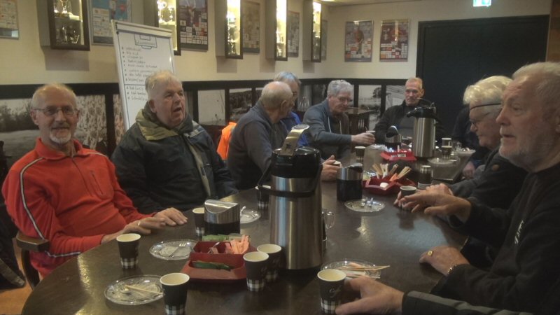 Eerbetoon aan 10 jaar grijze mannen v.v Dirkshorn