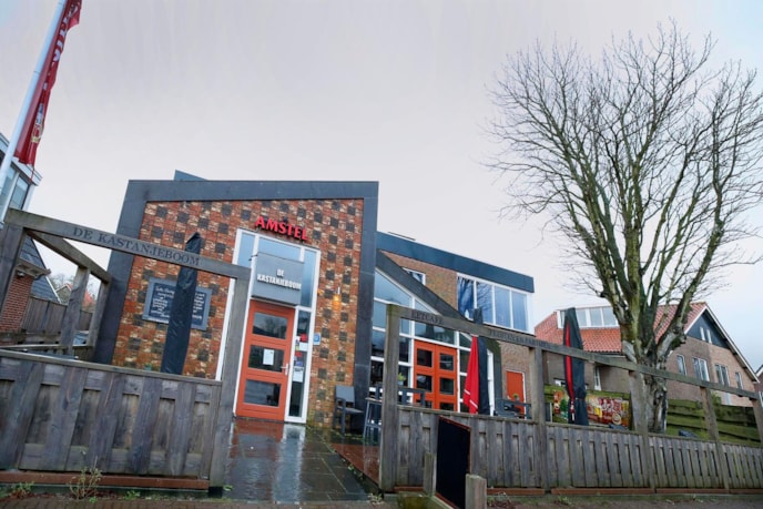 De stichting achter het dorpshuis in Dirkshorn hoopt snel een nieuwe uitbater te vinden_