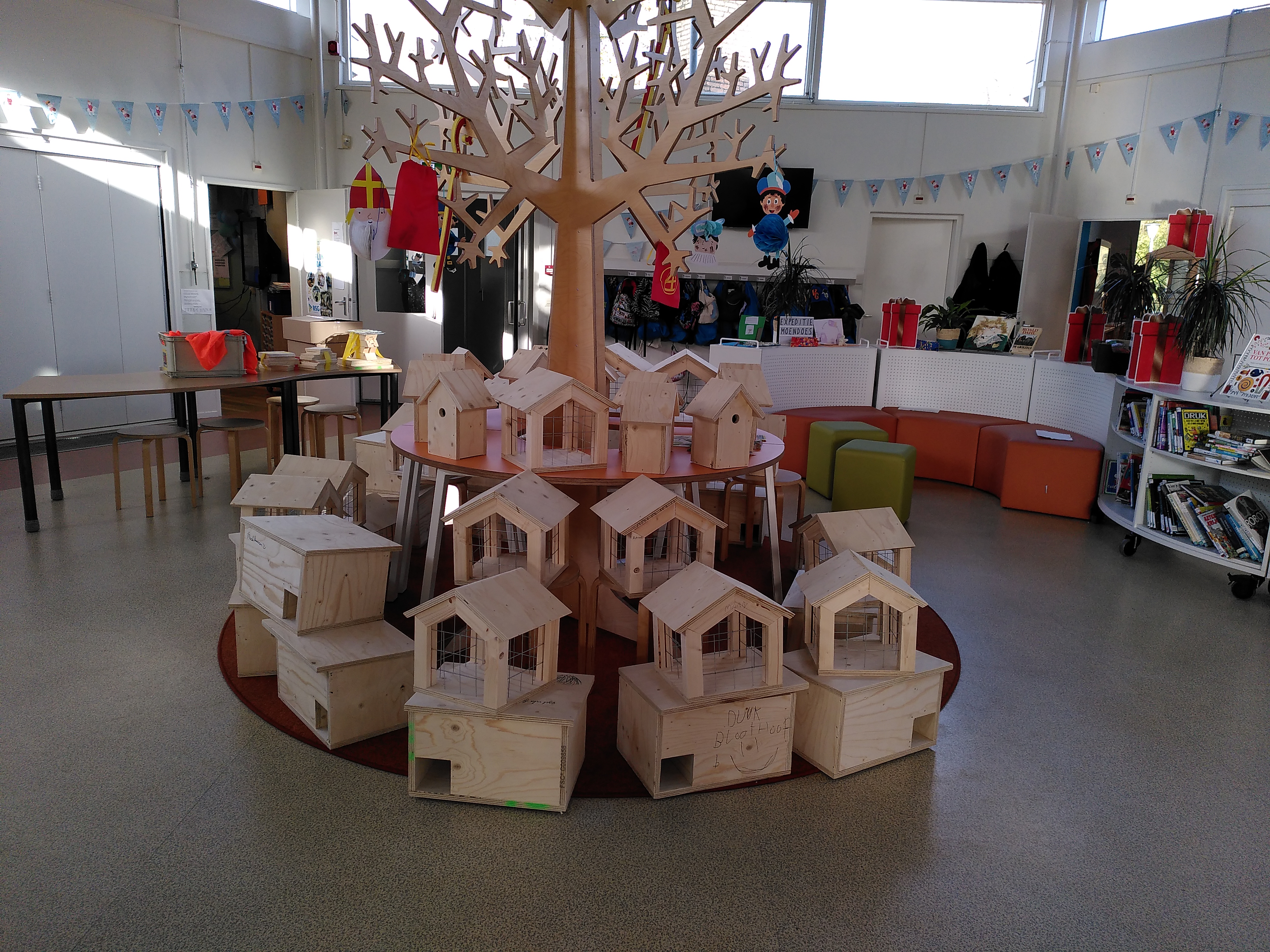 Vogel(voeder)- en egelhuisjes